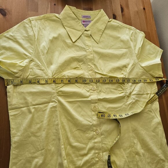 American Flirt - Women's Easy-Care Basic Collared Button Down  Shirts Short Slee - Picture 5 of 12